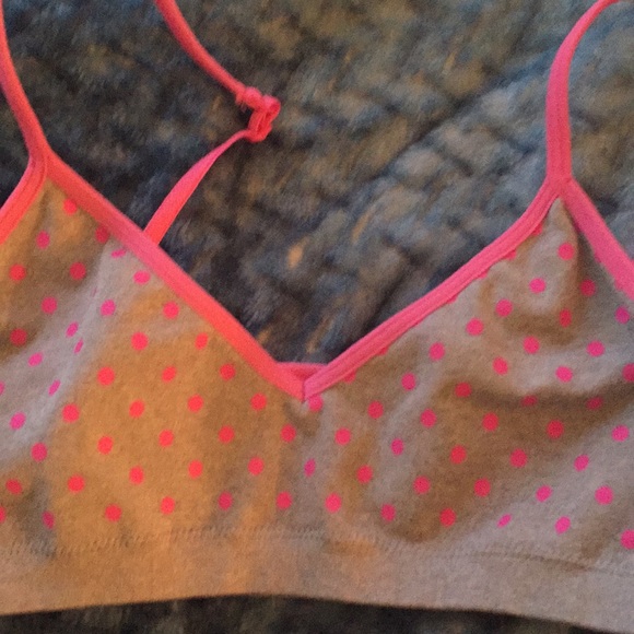 Bras - Picture 2 of 8